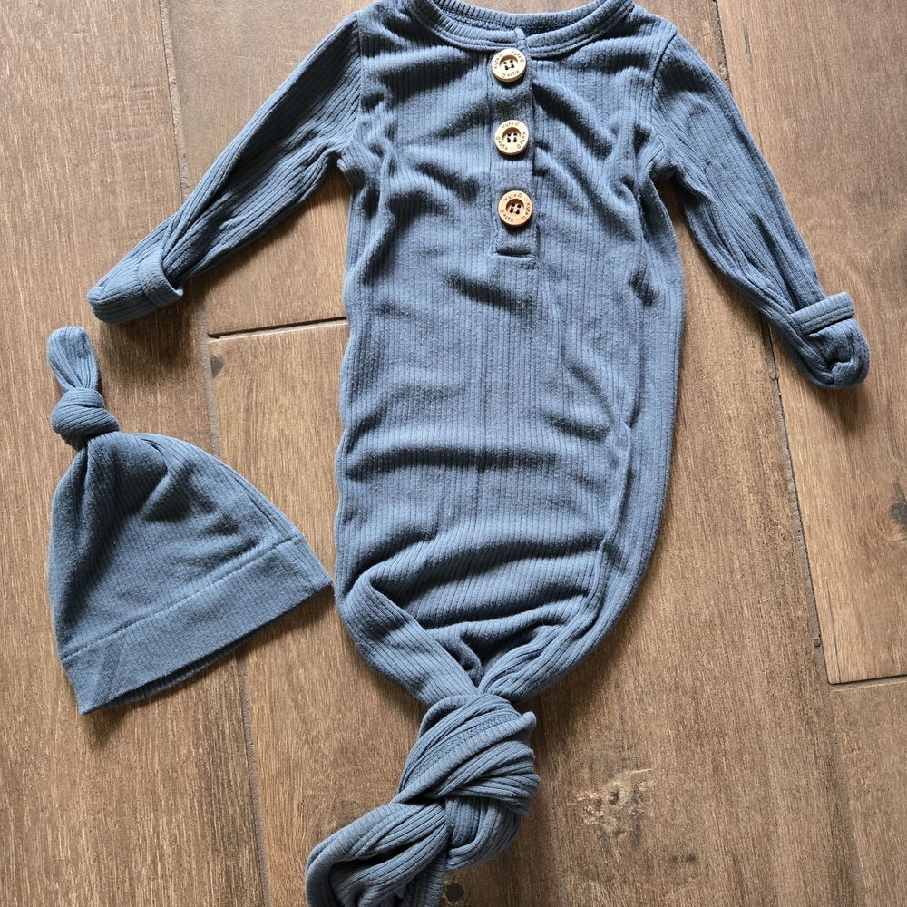 Kyte BABY Blue Ribbed Knotted Gown and Hat Set